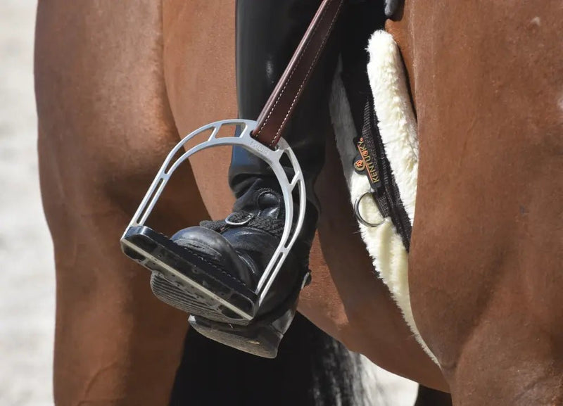 Sheepskin Girth with elastic & 3 D - rings | Kentucky Horsewear - Active Equine